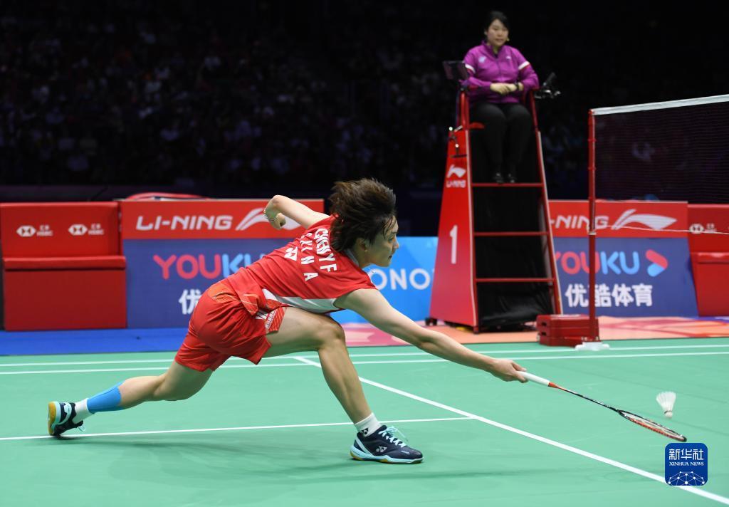 负手仍是他 负手仍是他